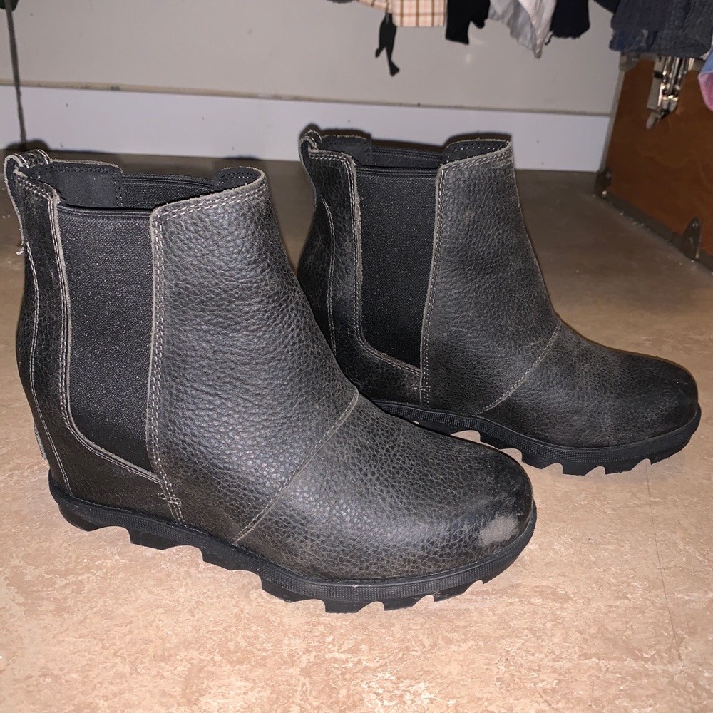 Barely worn. Very comfortable.